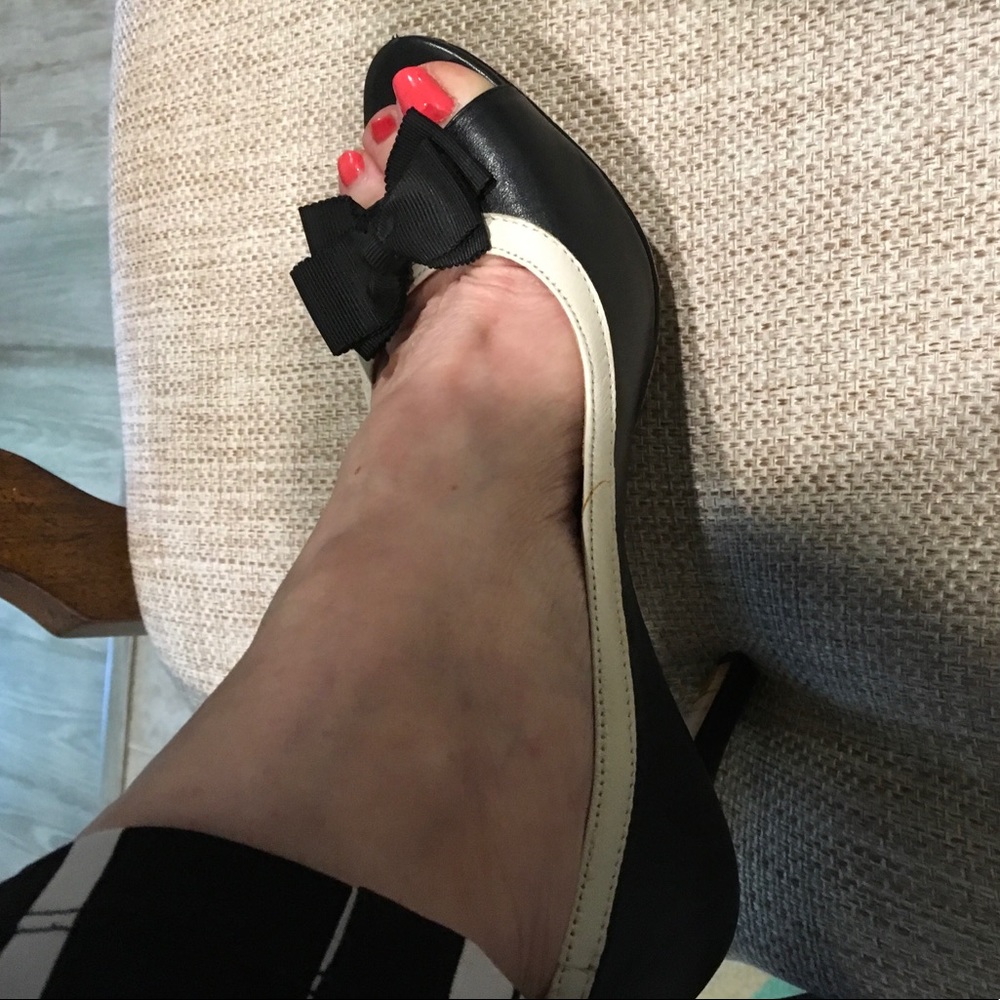 Kate Spade Black/Cream White Sz8 Classic Bows 3”